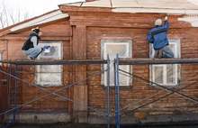 В Переславле волонтеры красят фасады домов