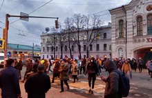 Колонна протестующих покидает место митинга в Ярославле