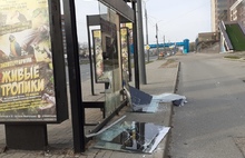 В Ярославле вандалы разнесли автобусную остановку