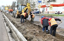 На проспекте Машиностроителей в Ярославле заделывают ямы