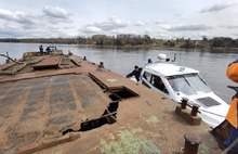 В Ярославле на Волге снова тонул дебаркадер