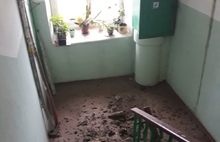 В Ярославле в подъезде жилого дома рухнул люк выхода на крышу