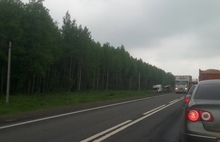 В Ярославской области столкнулись три фуры