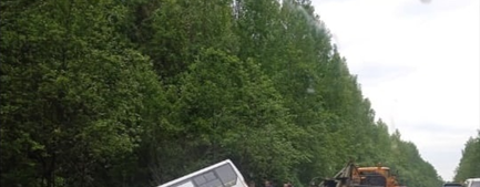 Под Рыбинском рейсовый автобус съехал в кювет