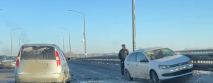 В ДТП на Октябрьском мосту в Ярославле пострадали два человека