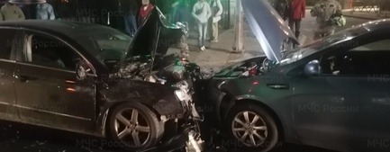 Опубликовано видео массового ДТП на Октябрьской площади в Ярославле