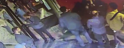 Суд арестовал обвиняемого в нападении на охранника бара в Ярославле