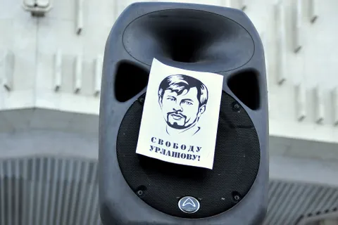 На митинг в поддержку мэра Ярославля собралось около двухсот человек. Фоторепортаж