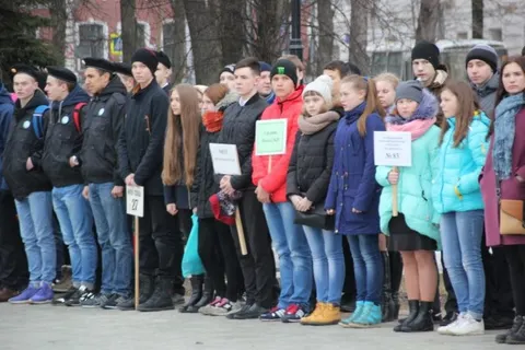 Ярославские школьники заступили в почетный караул у Вечного огня
