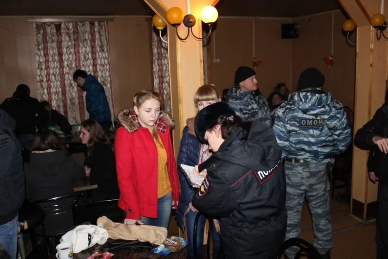 В Данилове изъяли контрафактный алкоголь и застукали несовершеннолетних