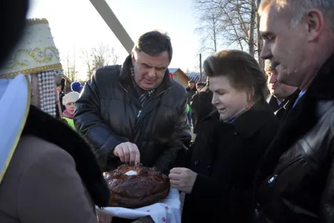 В поселке Борисоглебском Ярославской области открыт пешеходный мост