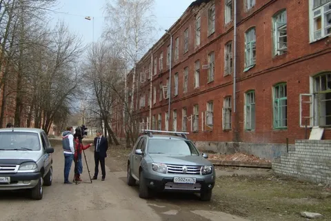 После разразившегося скандала КУМИ Ярославля взял под охрану корпуса на Калмыковых (с фото)
