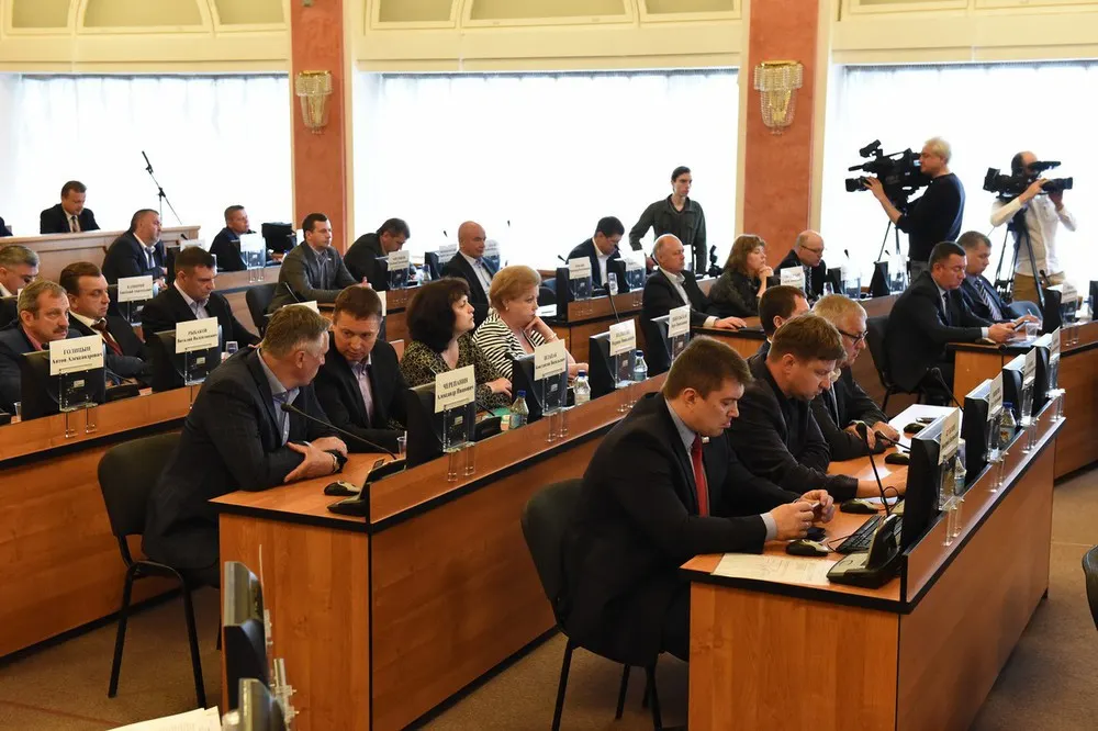 Владимир Слепцов отчитался перед депутатами муниципалитета Ярославля за прошлый год