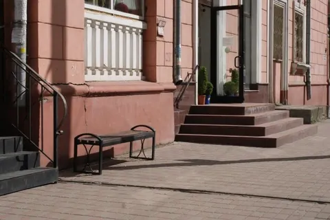 В Ярославле благоустраивают остановки общественного транспорта