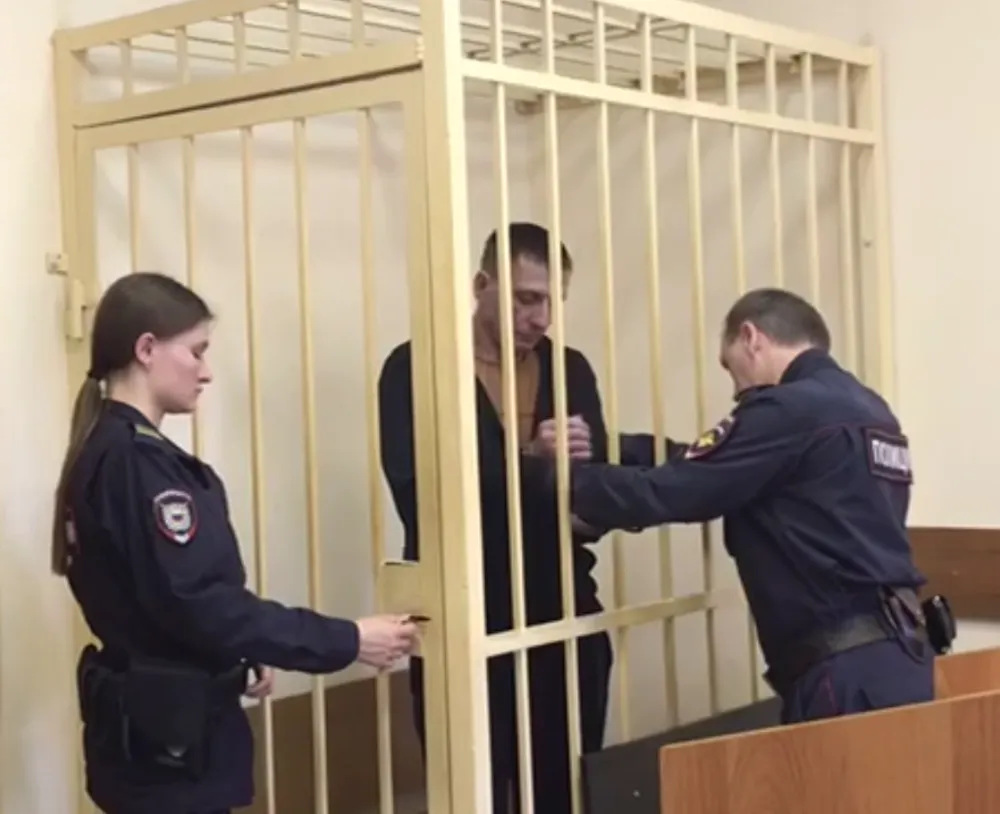 Жителя Ростовской области осудили за нападение на ярославского полицейского
