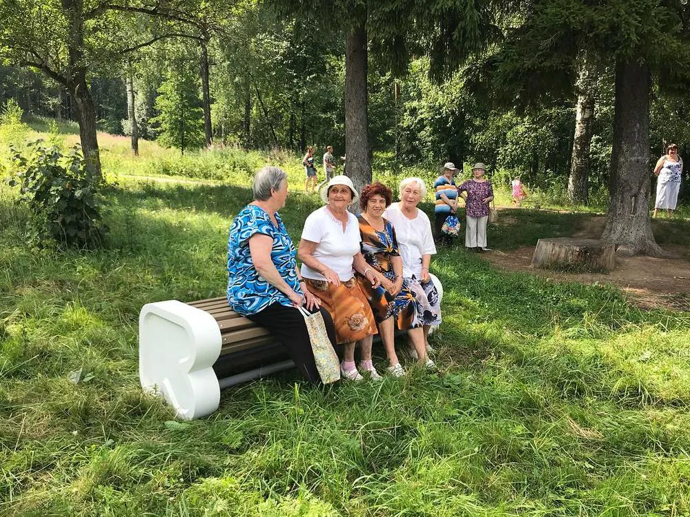 В Ярославле появились дизайнерские лавочки: их разрабатывали 5 лет