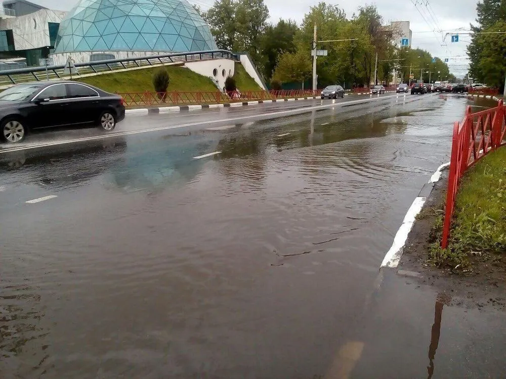 Центральные улицы Ярославля уходят под воду