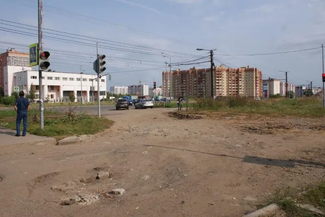 В одиночестве светофора на улицах Бабича и Строителей виновата «Трасса»