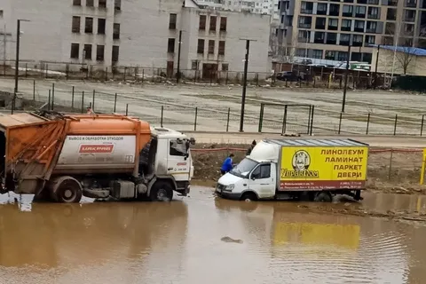 В ярославских лужах тонут машины