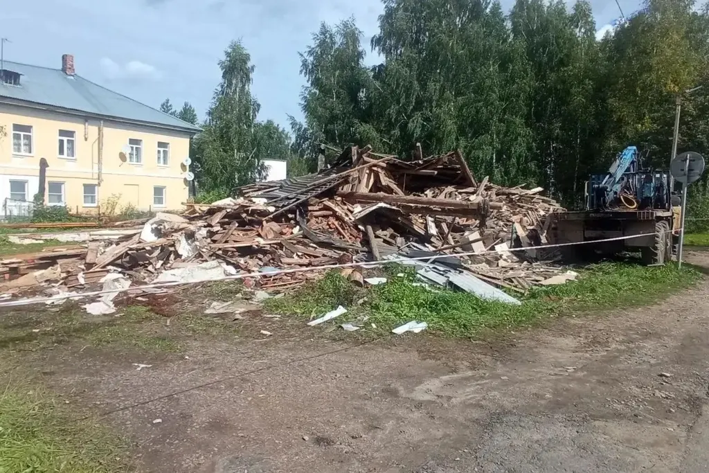 В Ярославской области демонтировано более 3 тысяч аварийных и бесхозных строений