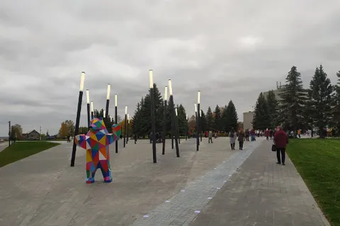 «Пьяный лес» - тутаевцы не оценили фонари на дизайнерской площади