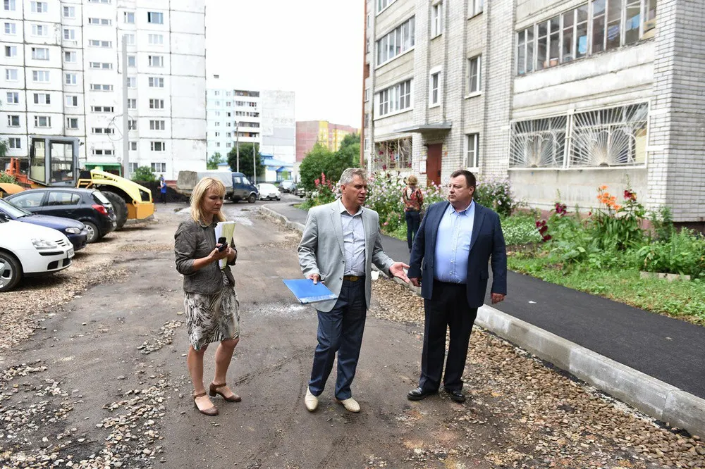 На улице Серго Орджоникидзе продолжается ремонт дворов