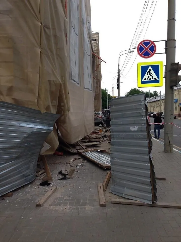 В Ярославле иномарка протаранила Волковский театр
