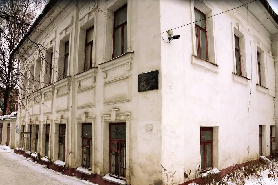 В Ярославле закроют дом-памятник, разрушенный бомжами