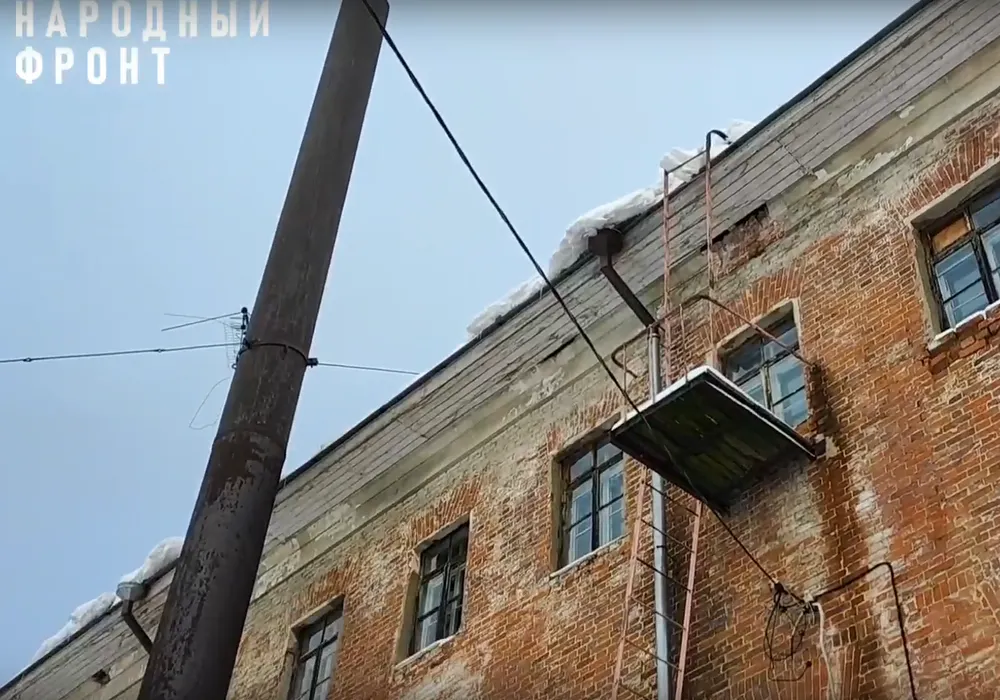 На дом-памятник в Ростове может рухнуть металлическая труба