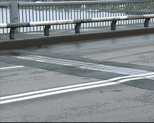 В Ярославле на Октябрьском мосту вновь начался ямочный ремонт