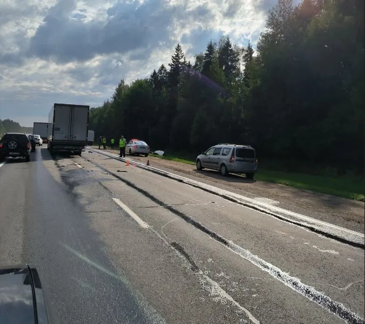 Два человека погибли в ДТП с фурой под Ярославлем