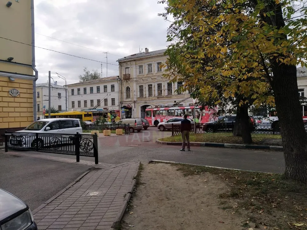 В центре Ярославля встали троллейбусы