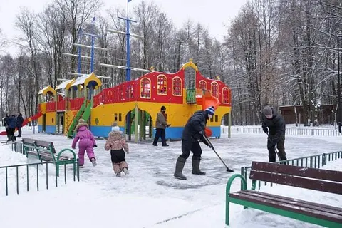 Власти ограничили доступ к опасным горкам в ярославском парке