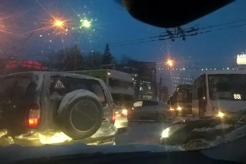 ДТП с автобусом в центре Ярославля парализовало движение 
