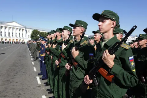 Курсанты Ярославского училища противовоздушной обороны присягнули на верность Родине