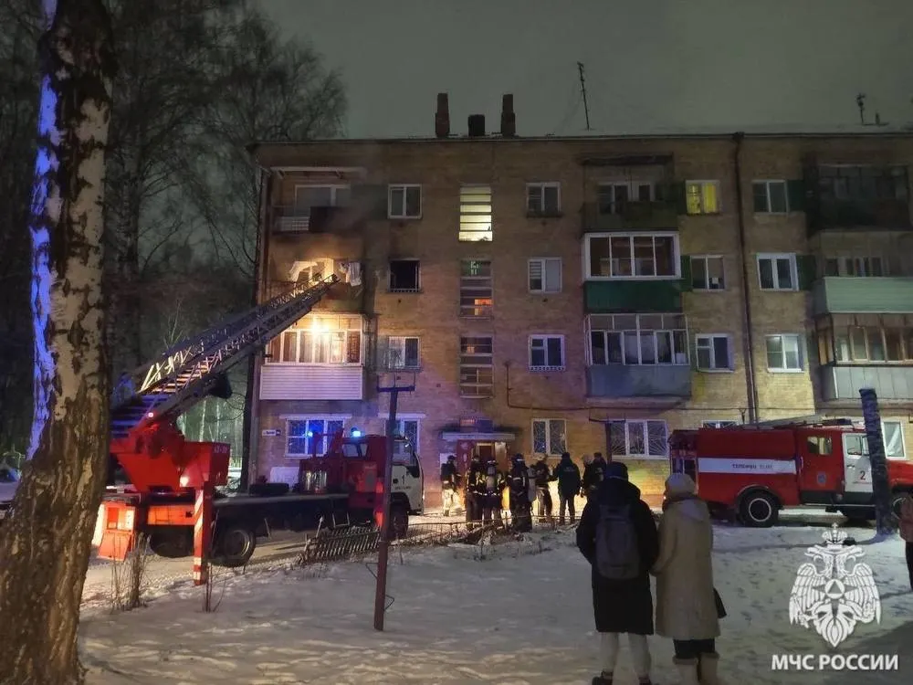 В Ярославле при пожаре на Пятерке пострадали два человека