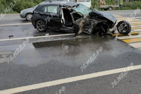 В тройном ДТП под Ярославлем пострадали четыре человека