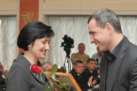  В Ярославле в преддверии праздника наградили лучших учителей