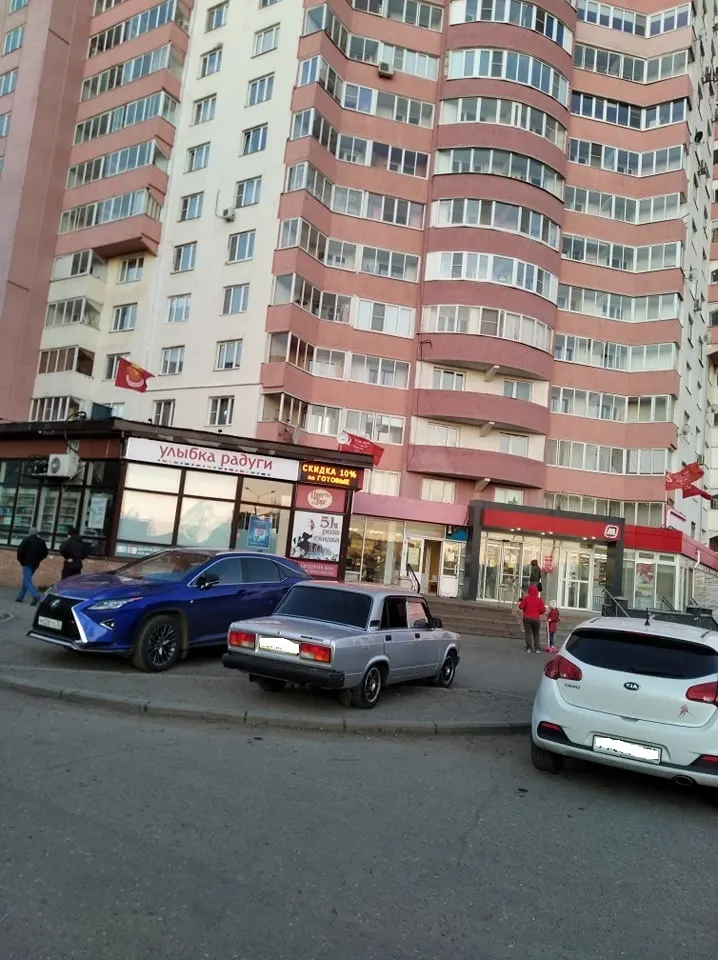 В Ярославле жители обнаружили на помойке знамя Победы