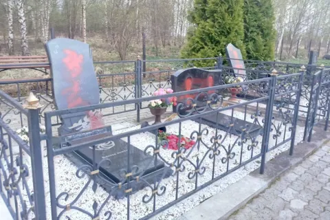 Под Ярославлем вандалы разгромили армянское кладбище
