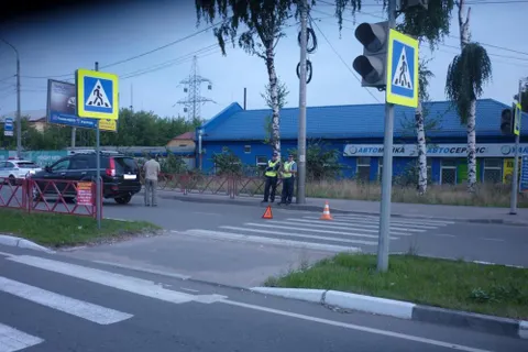 На пешеходном переходе в Ярославле иномарка сбила женщину
