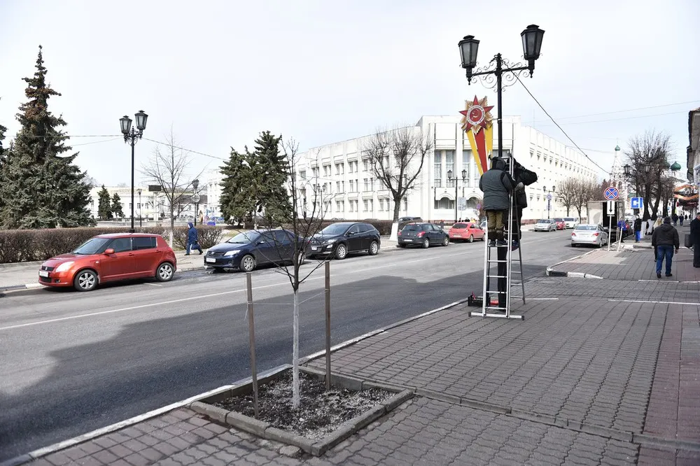 Ярославль начали украшать к майским праздникам