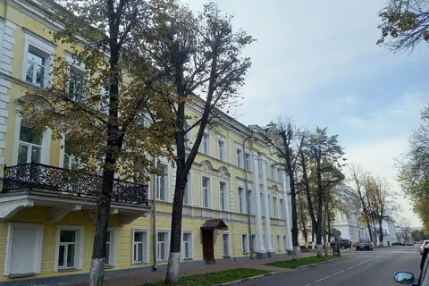 В Ярославле вместо погибших лип сажают клены