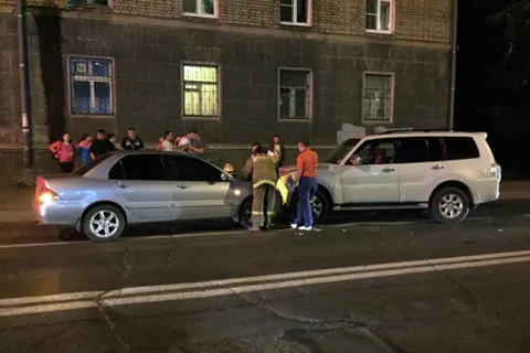 В центре Рыбинска ночью столкнулись три машины