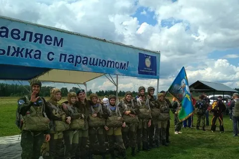 Председатель муниципалитета Ярославля прыгнул с парашютом