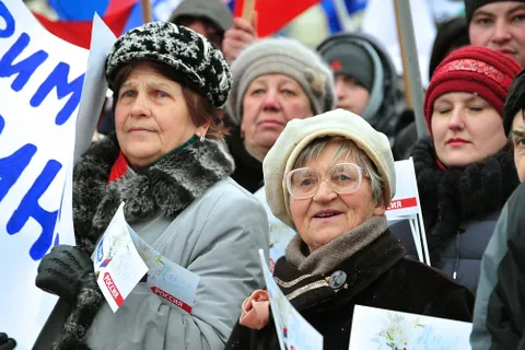 На митинге в поддержку Крыма ярославские партии меряются флагами. Фоторепортаж