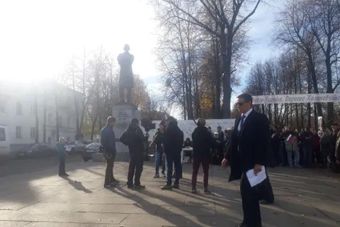 Жители Ярославля вышли на улицу с плакатами про мэра