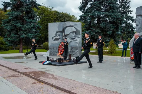 В Ярославле открылась осенняя вахта памяти у Вечного огня