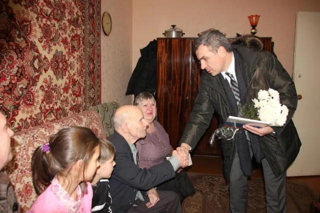 Ярославский ветеран Олег Белугин отметил 90-летие