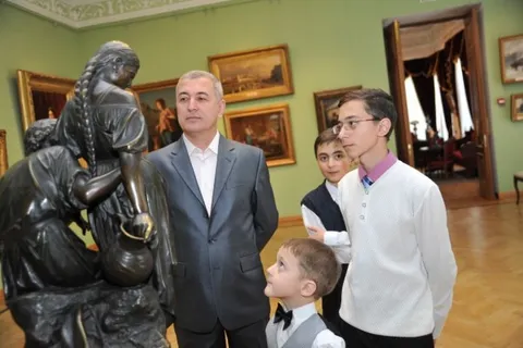 Одиннадцать ярославских семей награждены медалями «За верность родительскому долгу»